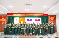 Signal Officer Candidate School concludes refresher course for Lao officers